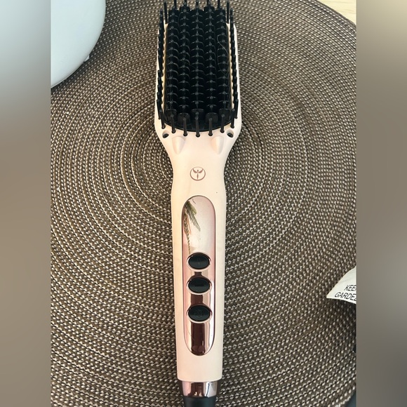L’ange Le Vite
Ceramic Straightening Brush - Picture 3 of 5